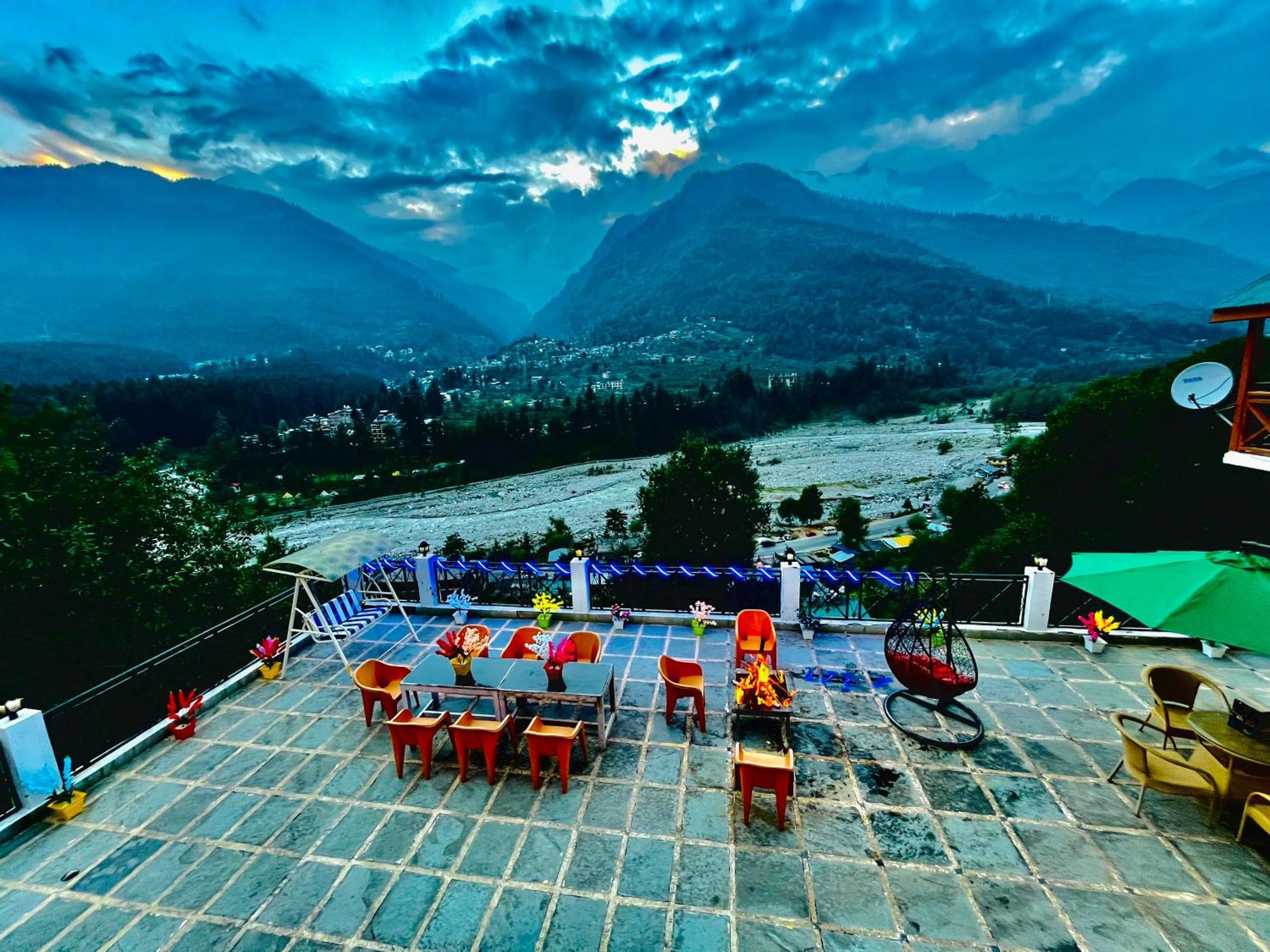 Snow Clad Riverview Hotel & Resort, Manali Exteriér fotografie