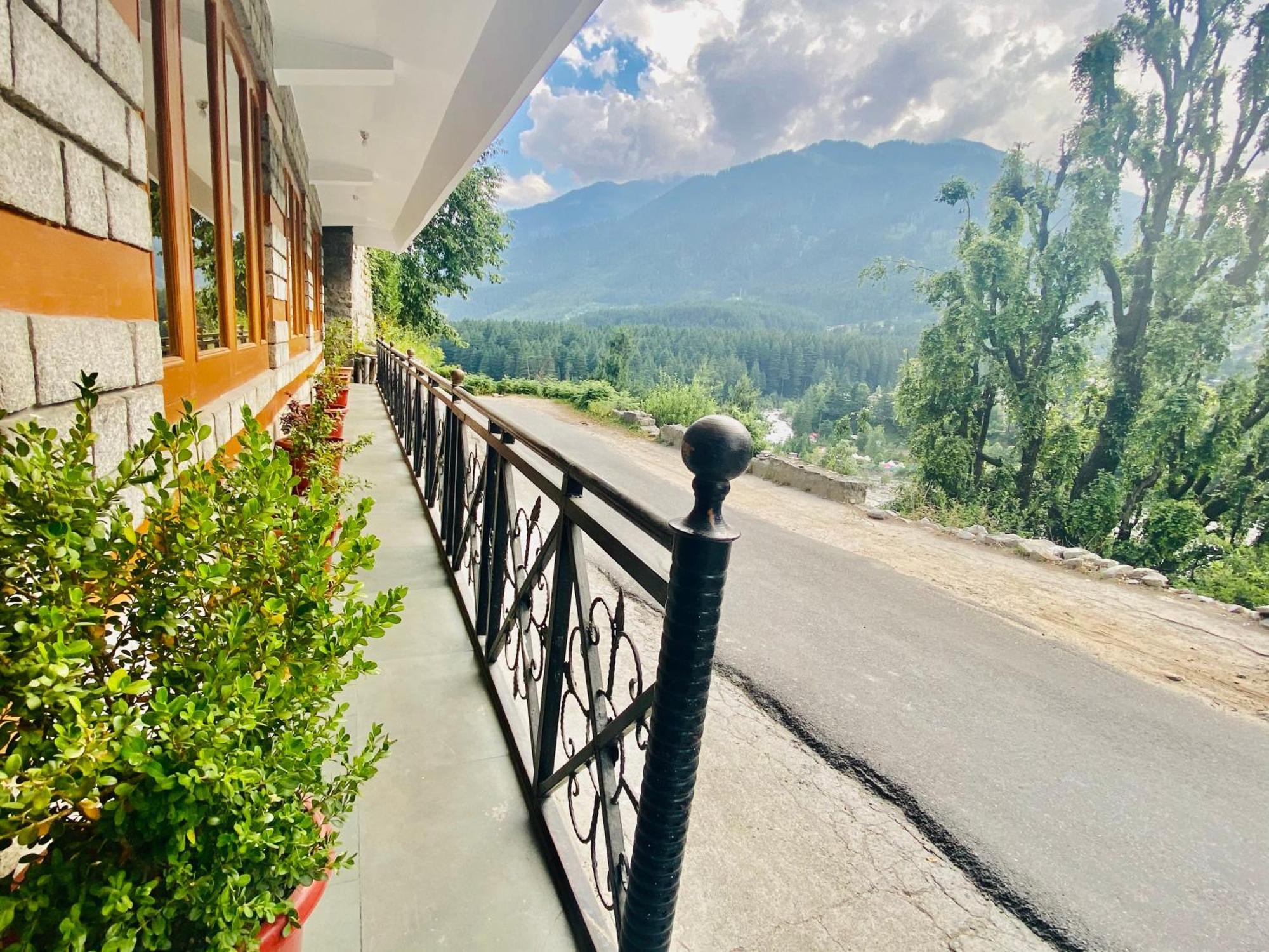 Snow Clad Riverview Hotel & Resort, Manali Exteriér fotografie
